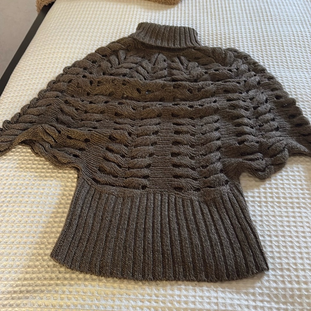 Turtleneck sweater with batwing sleeves. Great quality and style!